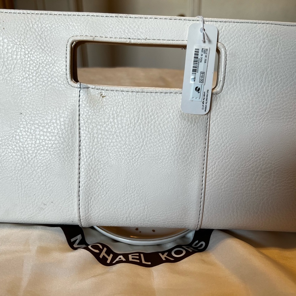 White clutch brand belle de jour/ charming Charlie, originally 19 selling for 10 - Picture 5 of 5